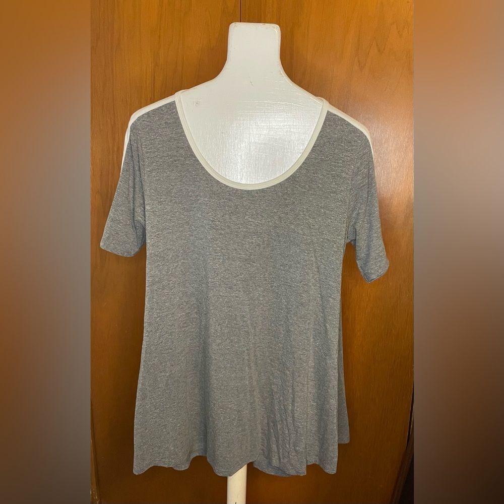 EUC Lula Roe Perfect Tee